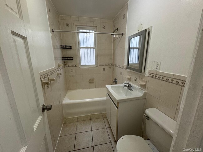 Photo - 27-24 Gillmore St