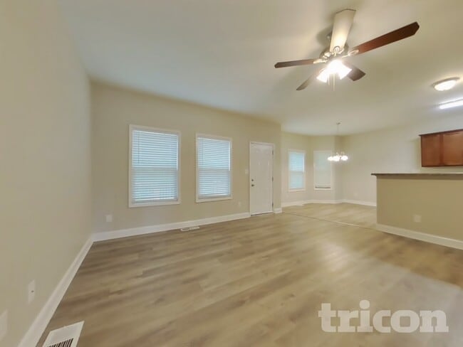 Photo - 124 Kings Crossing Ct