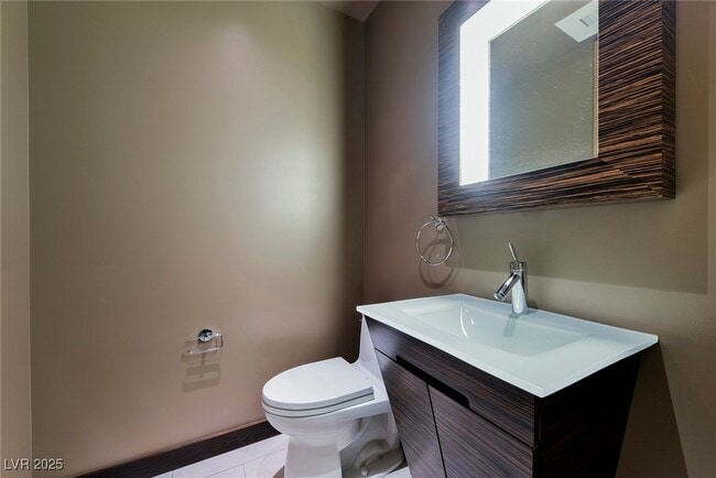 Building Photo - 3750 S Las Vegas Blvd Unit 3902