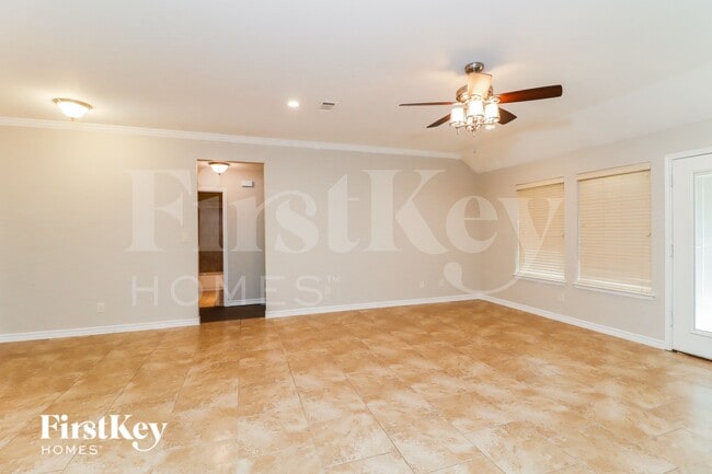 Photo - 2010 Lindentree Dr