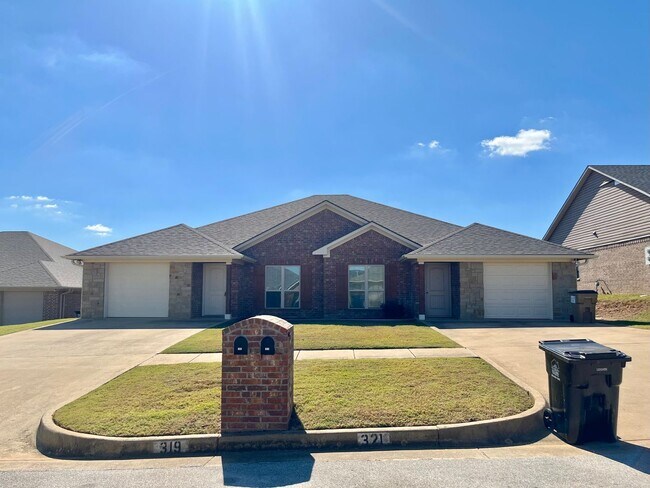 Building Photo - 319 Princess Place