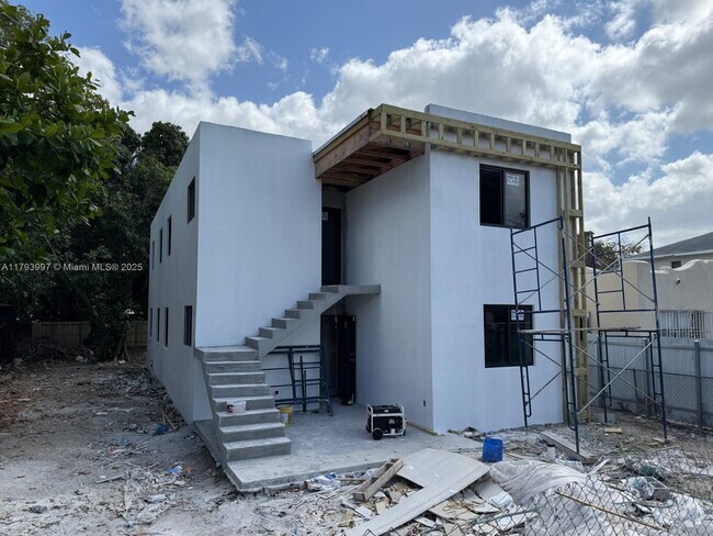Building Photo - 1244 NW 32nd St Unit A Rental