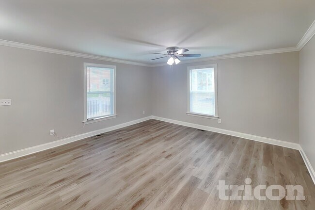 Photo - 247 Young Ave SW