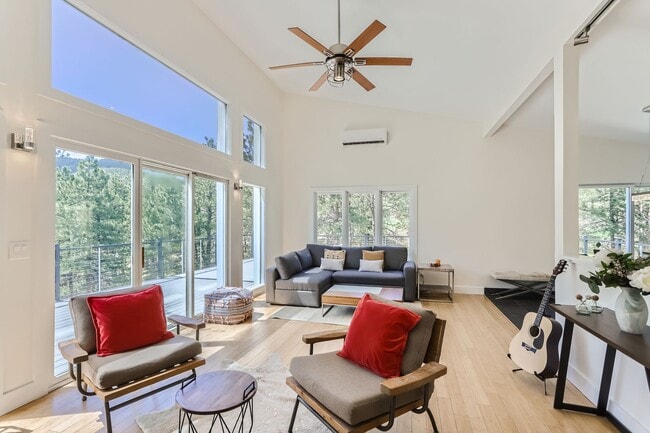 Photo - GORGEOUS 4BD/ 3BA MOUNTAIN HOME in Boulder, CO- Available 7/10/26!