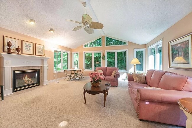 Photo - Beautiful 3BD/2.5BA Ranch in Park-like Setting