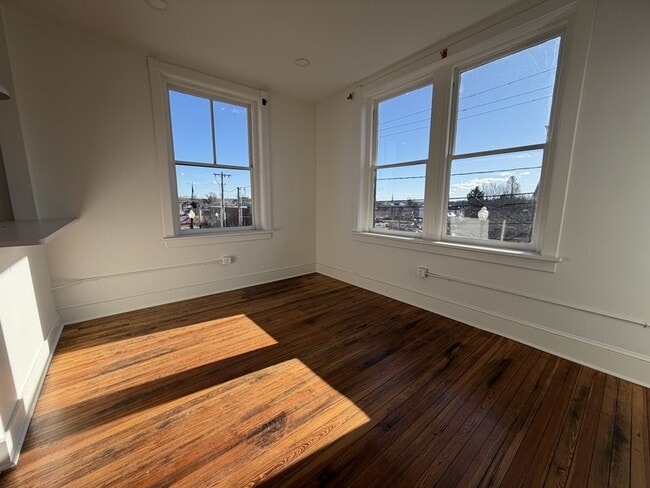 Building Photo - 901 Fifth Street - 202