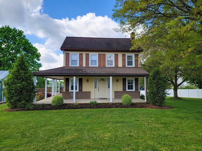 Building Photo - 711 Fivepointville Rd Rental