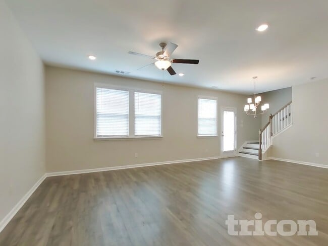 Photo - 313 Knowles Pl
