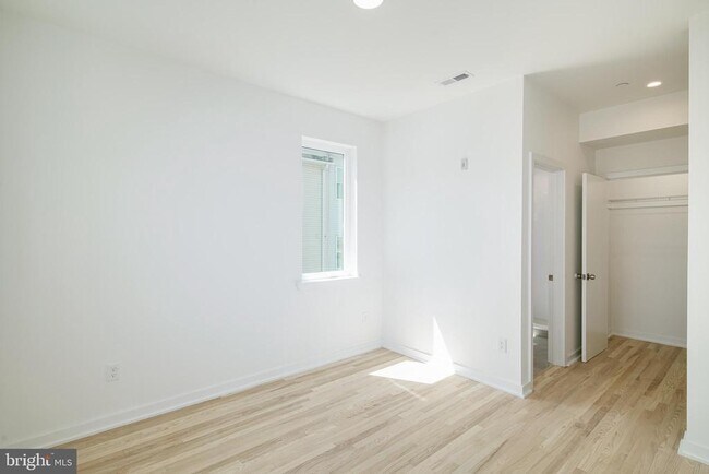 Photo - 1842 E Harold St Unit 6