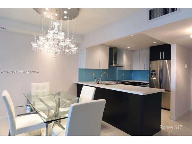 Photo - 2301 Collins Ave Unit 617