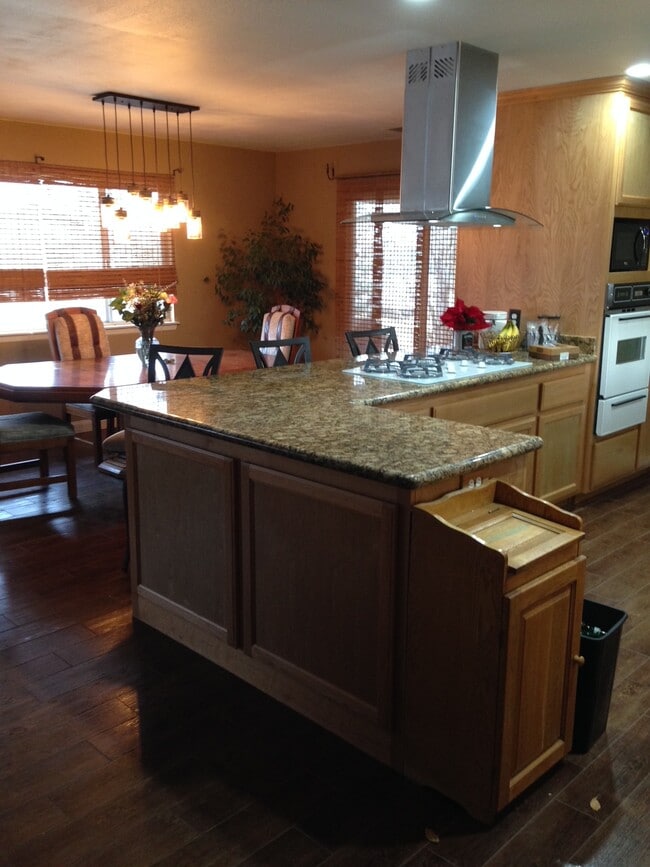 Photo - 18454 Walnut St