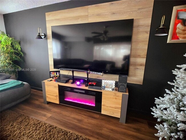 Photo - 1931 Hartford Ct