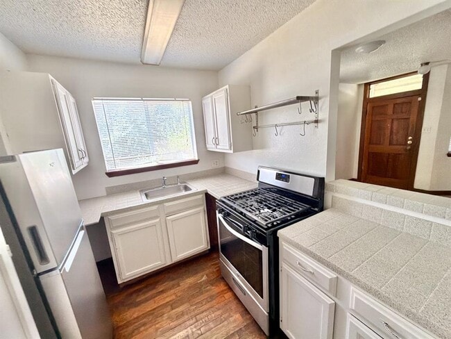 Photo - 1615 W 11th St