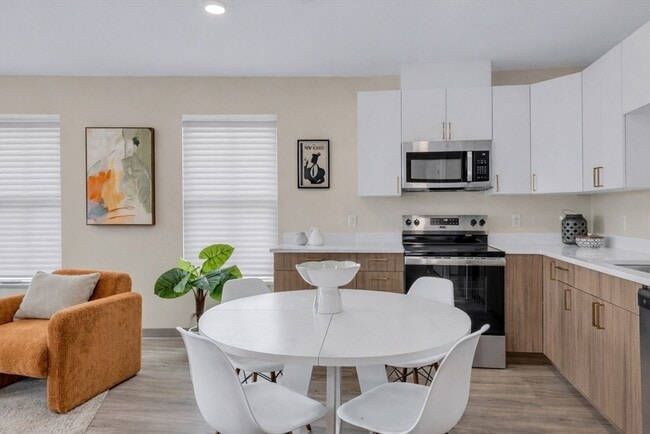 Building Photo - 377 Cummins Hwy Unit 2