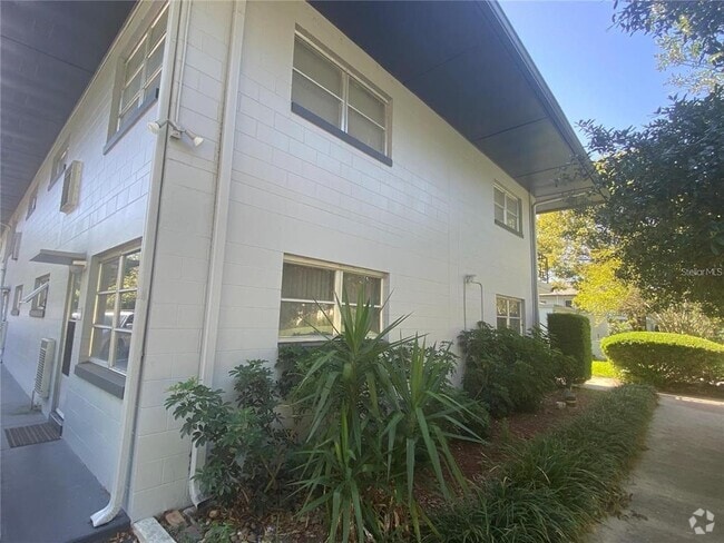 Building Photo - 825 N Primrose Dr Unit 113 Rental