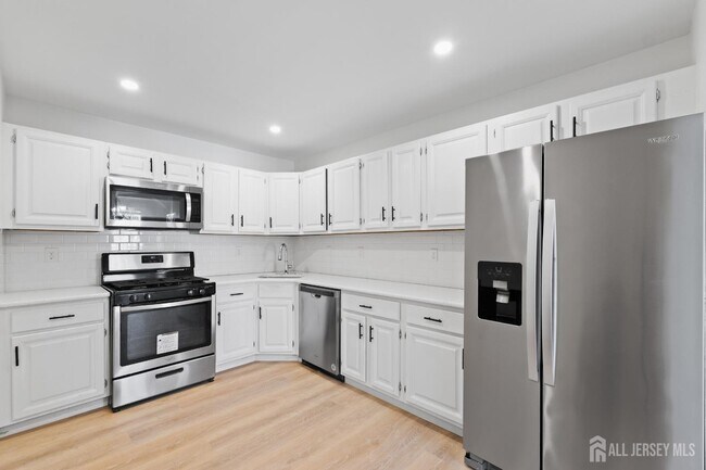 Photo - 195 Darwin Ln