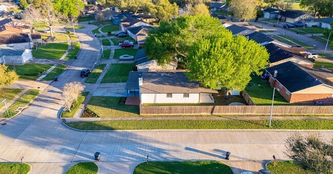 Photo - 1102 Ashdale Dr