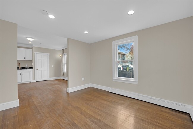 Photo - 130 Dalton St