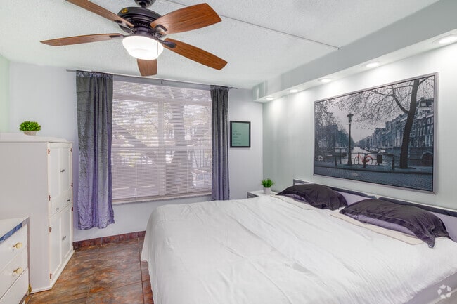 1BA, 1.5BA - 1,000SF - Bedroom - International Village/ Fully Furnished