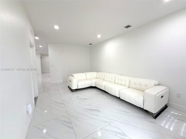 Photo - 758 NE 34th Ave