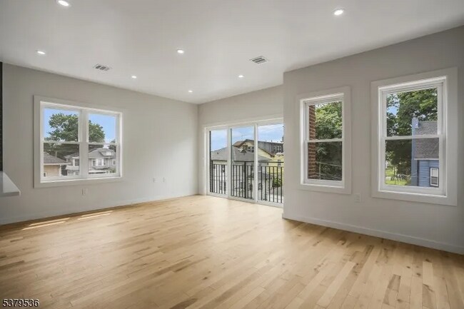 Photo - 15 Voorhees St Unidad 2nd Floor