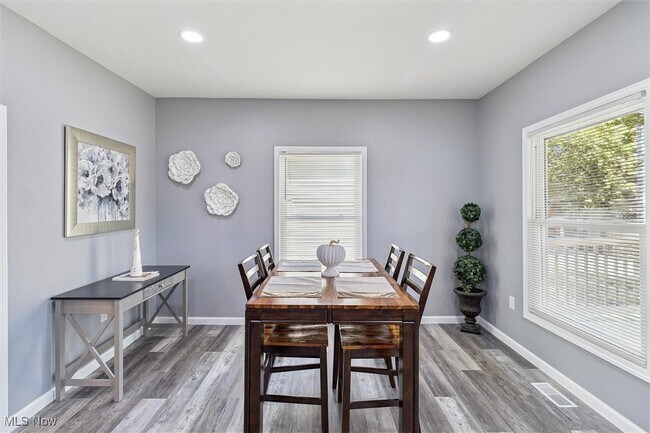 Photo - 1962 W 96th St