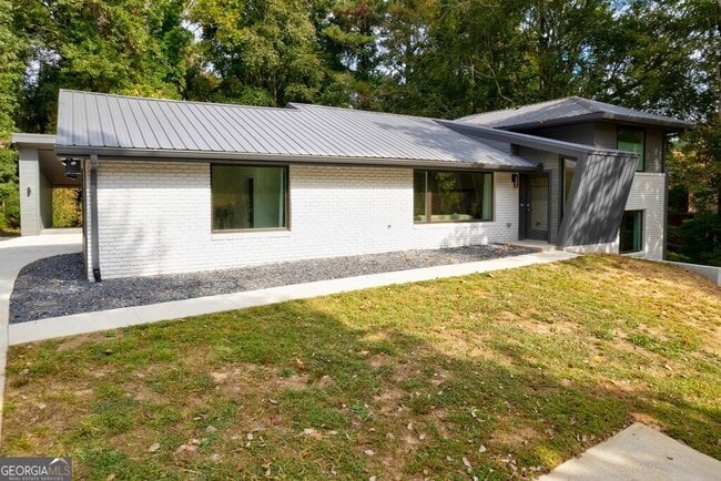 Photo - 390 Windsor Pkwy House