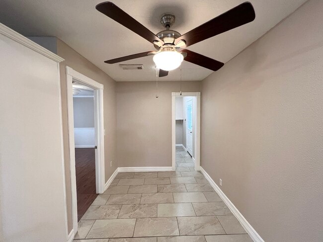 Photo - 2703 Thomas Ave