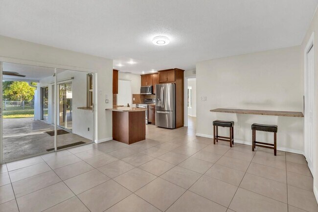 Photo - 290 NW 65th Ave