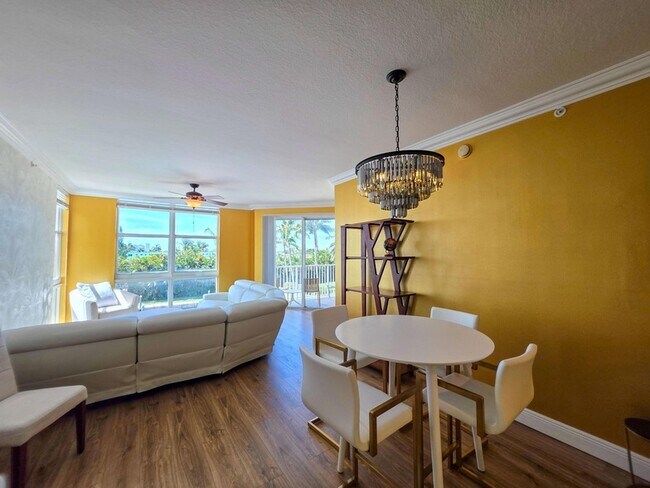 806 E Windward Way Unit 323