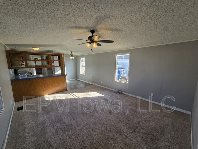 700 W Ridgeway Ave