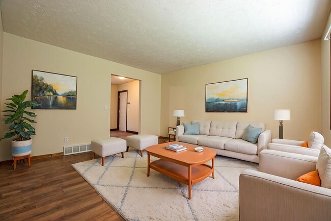 Building Photo - 15873-15875 US Highway 75 Unit 15873