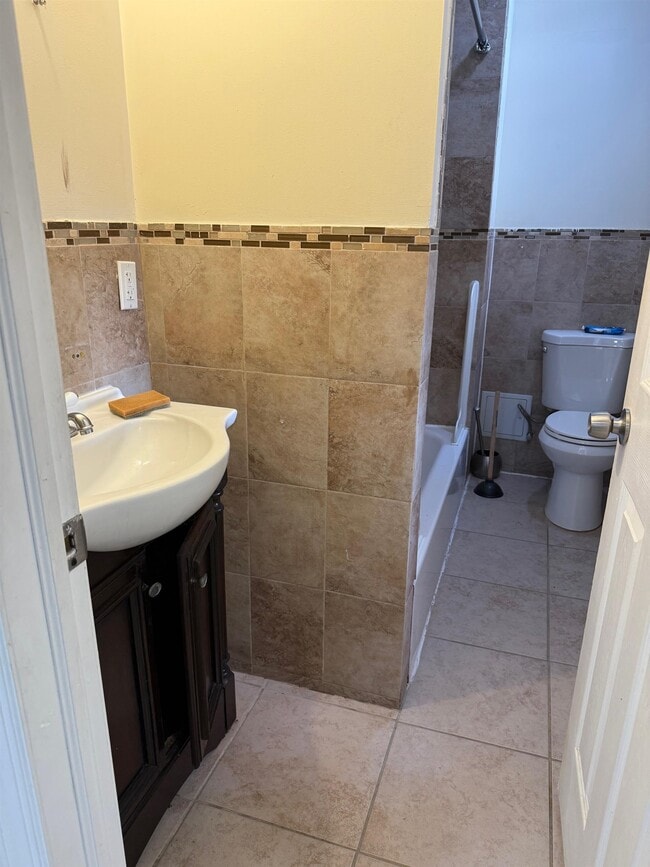 Photo - 40 64th St Unit 3