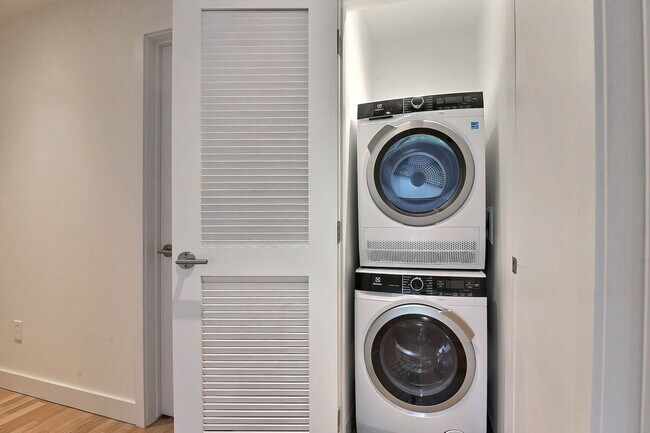 Photo - 3195 Av. Van Horne Unit 205