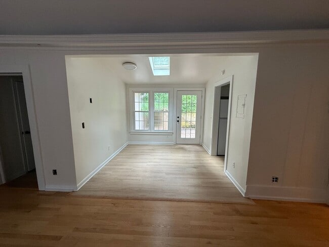 Photo - Charming cottage walkable to Grounds.