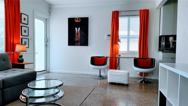 Photo - 532 NE 16th Ct