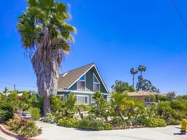 Photo - Private Furnished Bedroom for Rent – Near SDSU

Comfortable and fully furnished private bedroom a... Unidad Room 1