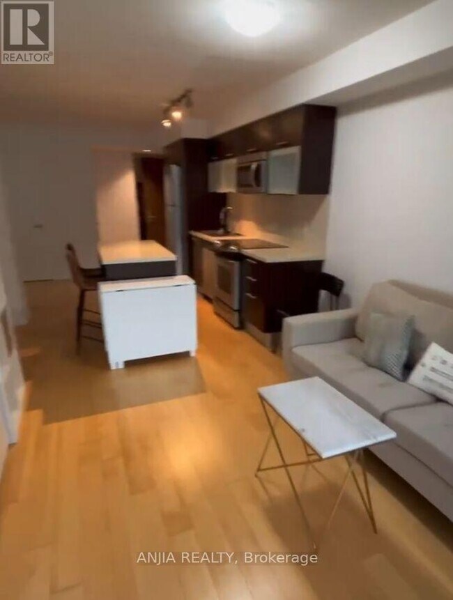 Photo - 386 Yonge St Unit 817