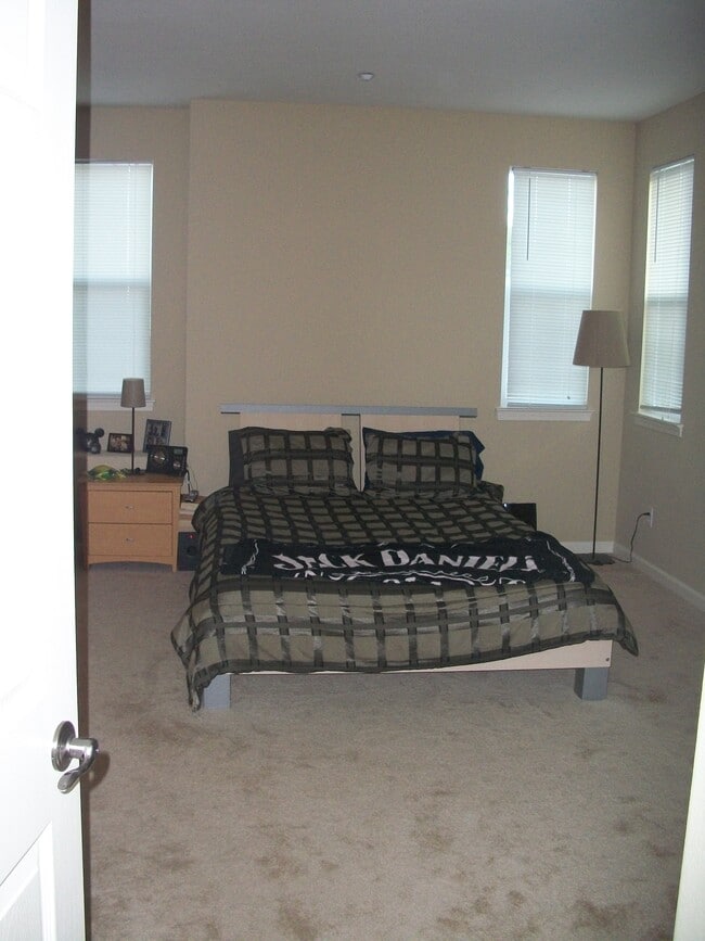 Building Photo - 636 Falling Star Dr Rental