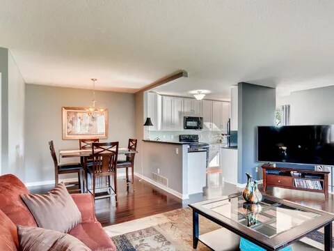 Photo - 1638 Helena Rd N