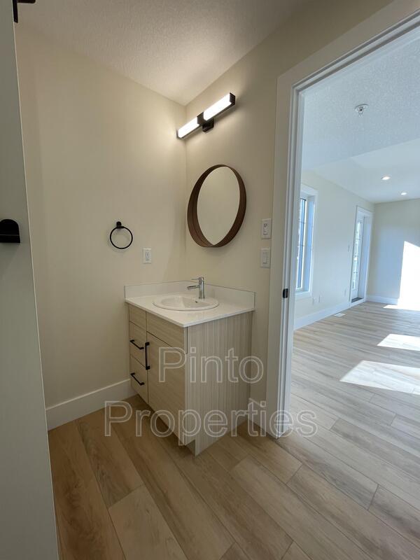 Photo - 8715-8110 110 St NW