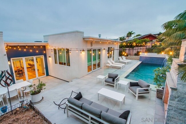 Building Photo - 738 Castro St