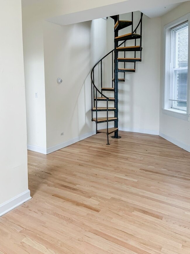 Building Photo - 2318 N Southport Ave Unit 2318-3R