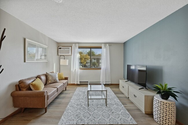 Building Photo - 902 Benton Dr Unit 21 Rental