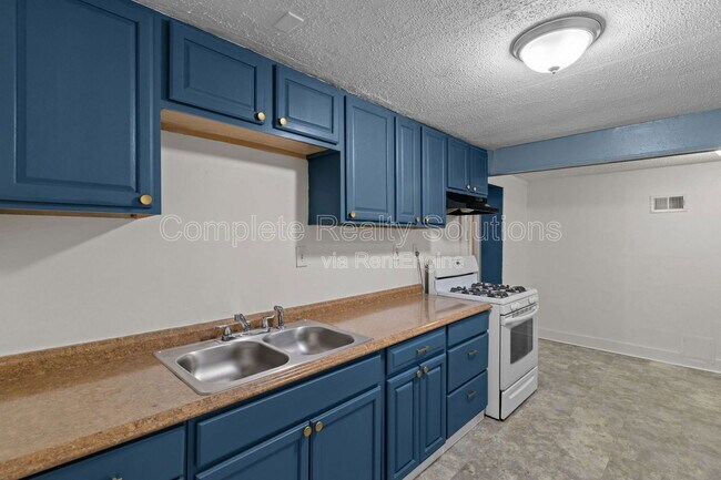 Photo - 465 S Dade Ave