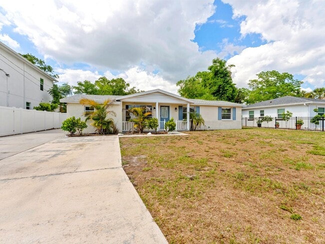 Photo - 2707 W State St