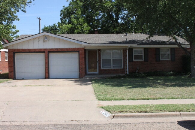 Building Photo - Updated 4 Bedrooms/2 Full Baths /2 Living Areas/2-car Garage