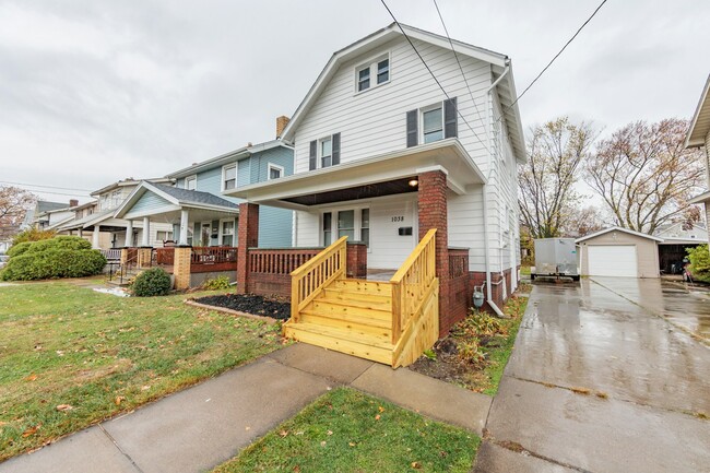 Photo - 1038 W 11th St