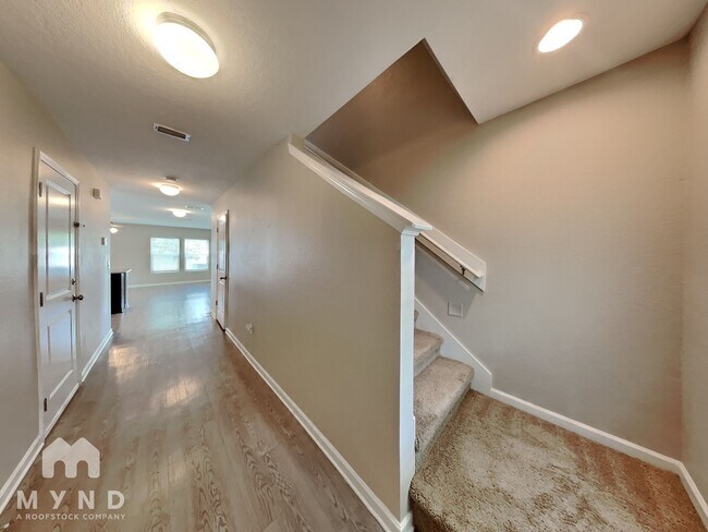 Photo - 752 Henley Ct