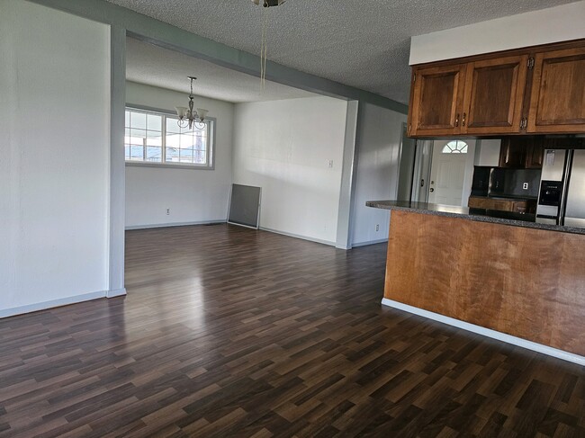 Photo - 920 W Edison Ave